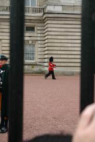 2005-09-10-London-102-changing-of-the-Guards.JPG