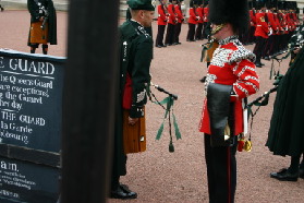 2005-09-10-London-106-changing-of-the-Guards.JPG