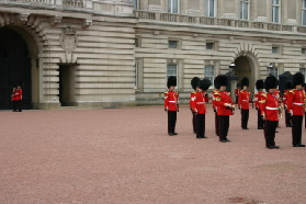 2005-09-10-London-112-changing-of-the-Guards.JPG