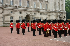 2005-09-10-London-113-changing-of-the-Guards.JPG