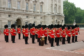 2005-09-10-London-114-changing-of-the-Guards.JPG