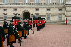 2005-09-10-London-115-changing-of-the-Guards.JPG