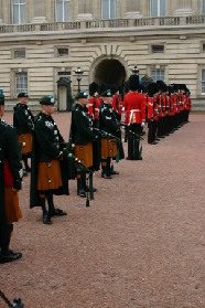 2005-09-10-London-116-changing-of-the-Guards.JPG