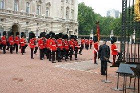 2005-09-10-London-121-changing-of-the-Guards.JPG