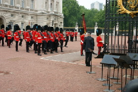 2005-09-10-London-122-changing-of-the-Guards.JPG