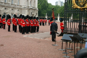 2005-09-10-London-123-changing-of-the-Guards.JPG