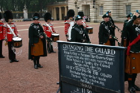 2005-09-10-London-126-changing-of-the-Guards.JPG