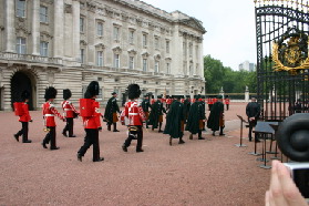 2005-09-10-London-131-changing-of-the-Guards.JPG