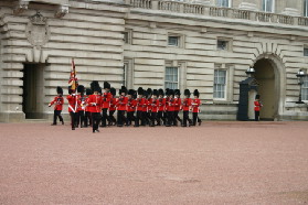 2005-09-10-London-138-changing-of-the-Guards.JPG