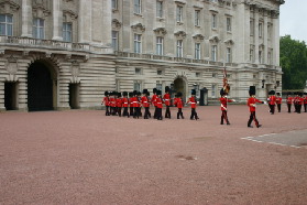 2005-09-10-London-141-changing-of-the-Guards.JPG