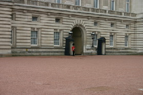 2005-09-10-London-146-changing-of-the-Guards.JPG