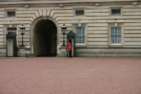 2005-09-10-London-147-changing-of-the-Guards.JPG
