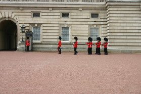 2005-09-10-London-149-changing-of-the-Guards.JPG