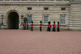 2005-09-10-London-150-changing-of-the-Guards.JPG