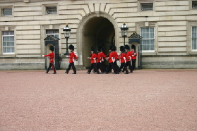 2005-09-10-London-152-changing-of-the-Guards.JPG