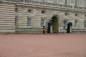 2005-09-10-London-153-changing-of-the-Guards.JPG