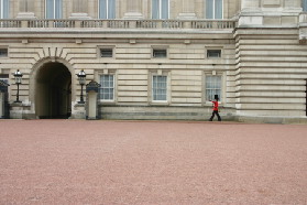 2005-09-10-London-154-changing-of-the-Guards.JPG