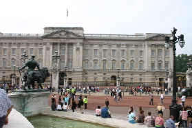 2005-09-10-London-164-Buckinham-Palace.JPG