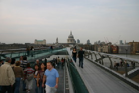 2005-09-10-London-224-walkway.JPG