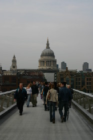 2005-09-10-London-227-walkway.JPG