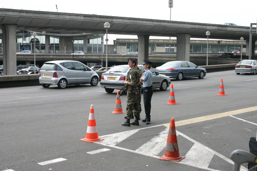 2005/09(September)/Paris/2005-09-13-Paris-01-Charles-DeGaulle-airport.JPG