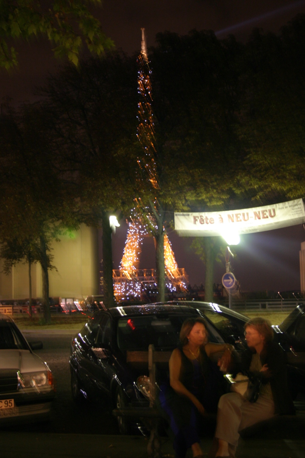 2005/09(September)/Paris/1024x768_2005-09-13-Paris-33-Eiffel-Tower.JPG