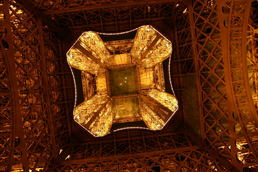2005/09(September)/Paris/1024x768_2005-09-13-Paris-38-Eiffel-Tower.JPG