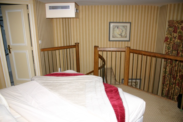 2005-09-13-Paris-25-Marignan-hotel.JPG