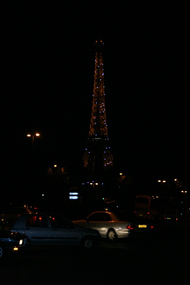 2005/09(September)/Paris/640x480_2005-09-13-Paris-41-Eiffel-Tower.JPG