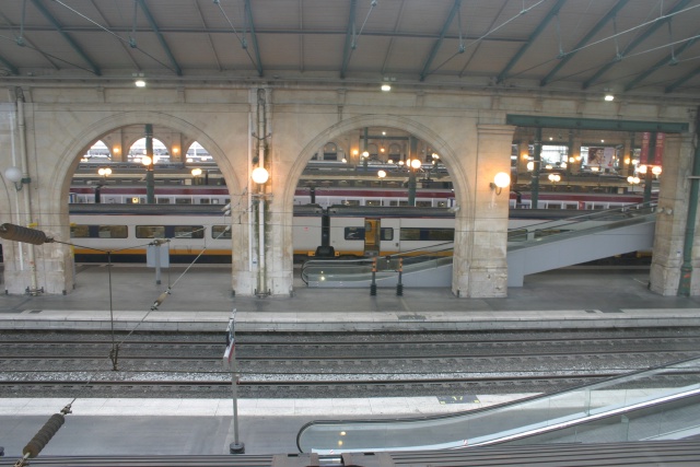 2005/09(September)/Paris/640x480_2005-09-14-Paris-01-Train-station.JPG