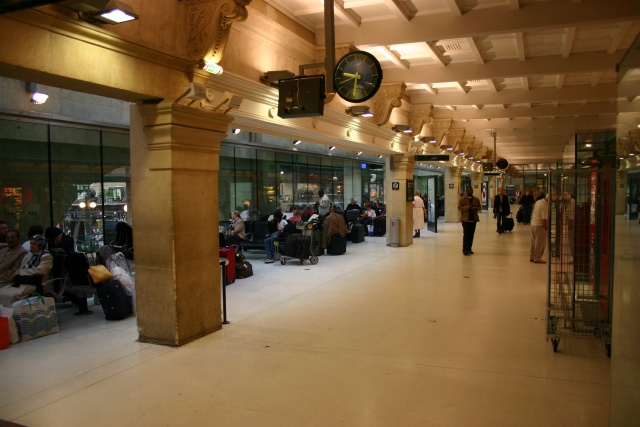 2005-09-14-Paris-02-Train-station.JPG