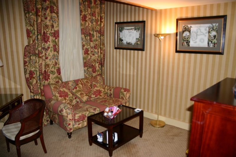 2005-09-13-Paris-22-Marignan-hotel.JPG