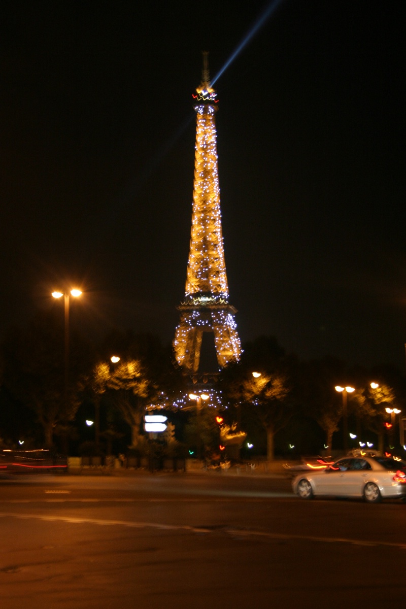 2005/09(September)/Paris/800x600_2005-09-13-Paris-42-Eiffel-Tower.JPG