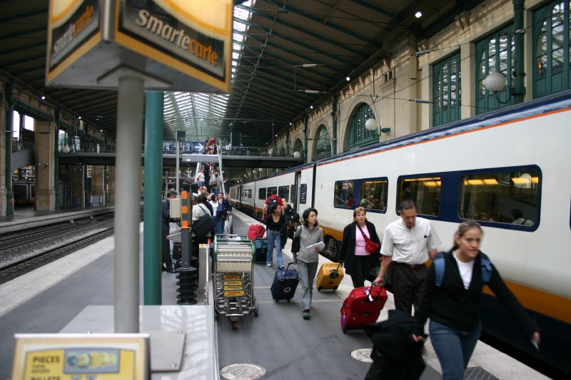 2005/09(September)/Paris/800x600_2005-09-14-Paris-04-Train-station.JPG