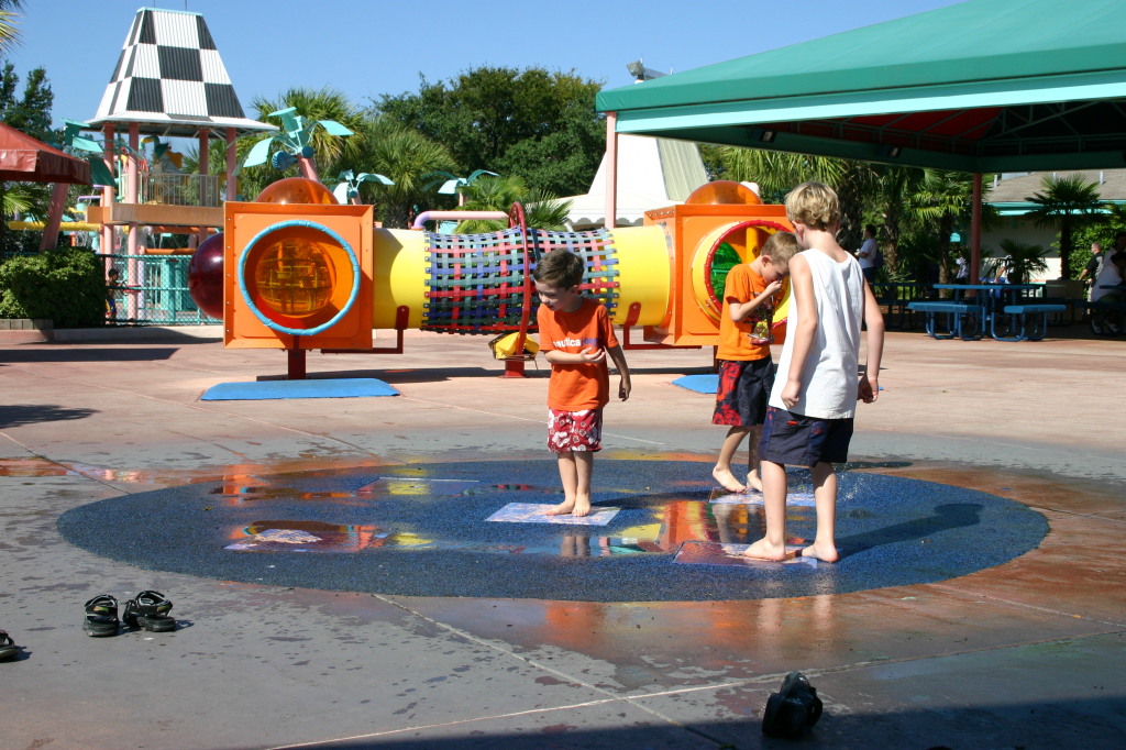 2005-09-18-Seaworld-with-Terhunes-026-Dax-Chance-Bryant.JPG