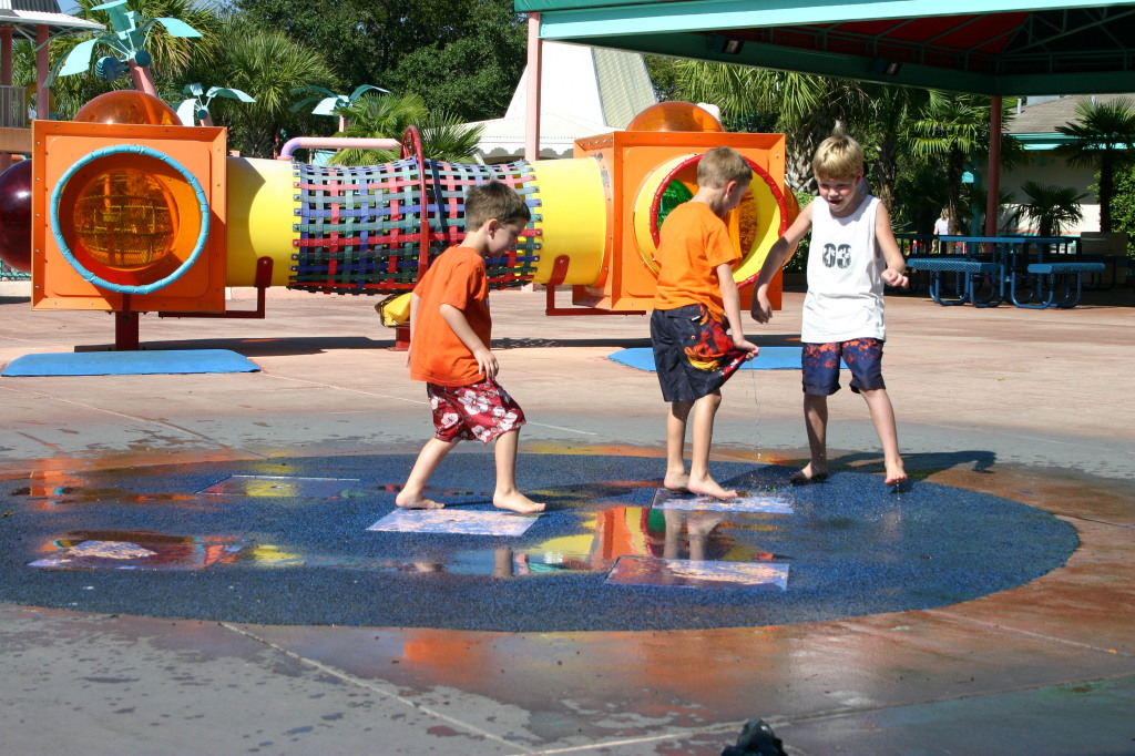 2005-09-18-Seaworld-with-Terhunes-031-Dax-Chance-Bryant.JPG
