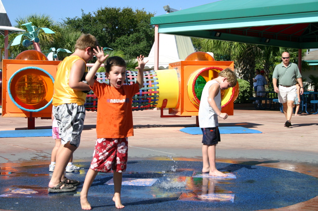 2005-09-18-Seaworld-with-Terhunes-035-Dax-Chance-Bryant.JPG