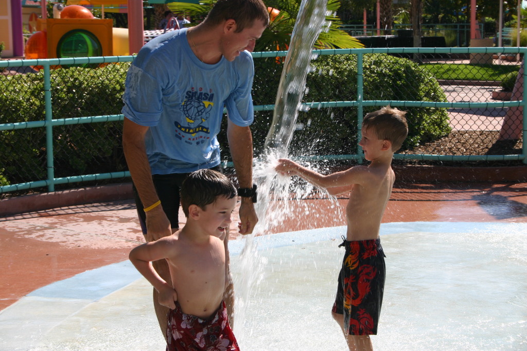 2005-09-18-Seaworld-with-Terhunes-056-Travis-Chance-Dax.JPG