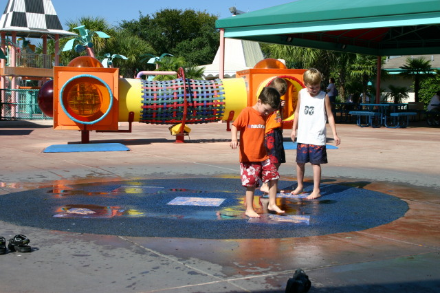 2005-09-18-Seaworld-with-Terhunes-029-Dax-Chance-Bryant.JPG