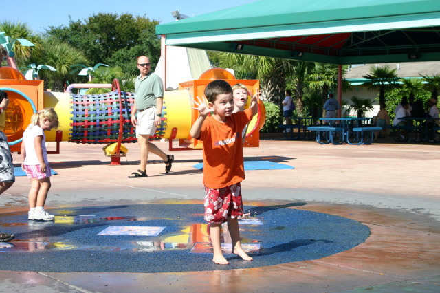 2005-09-18-Seaworld-with-Terhunes-036-Dax-Chance-Bryant.JPG