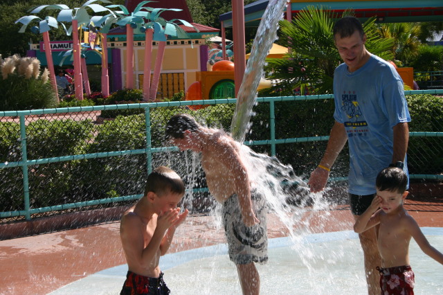 2005-09-18-Seaworld-with-Terhunes-050-Travis-Dax.JPG
