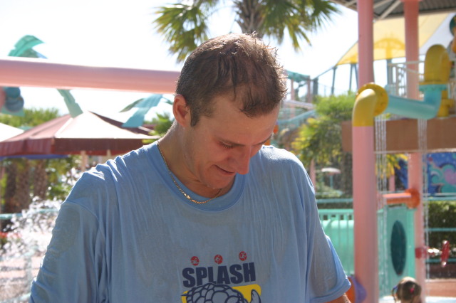 2005/09(September)/SeaWorld/640x480_2005-09-18-Seaworld-with-Terhunes-071-Travis.JPG