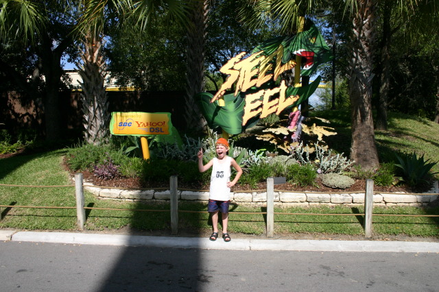 2005-09-18-Seaworld-with-Terhunes-121-Bryant-1st-coaster.JPG