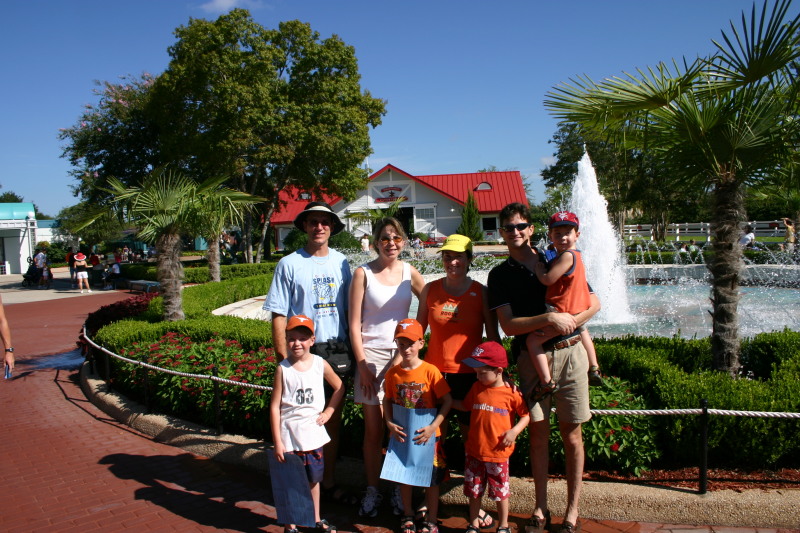 2005-09-18-Seaworld-with-Terhunes-008-Chance-Bryant-Travis-Suzi-Dax-Bryce-Bill-Vava.JPG