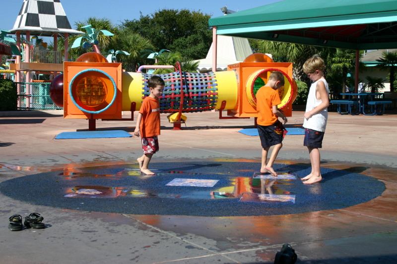 2005-09-18-Seaworld-with-Terhunes-028-Dax-Chance-Bryant.JPG