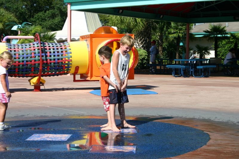 2005-09-18-Seaworld-with-Terhunes-033-Dax-Chance-Bryant.JPG