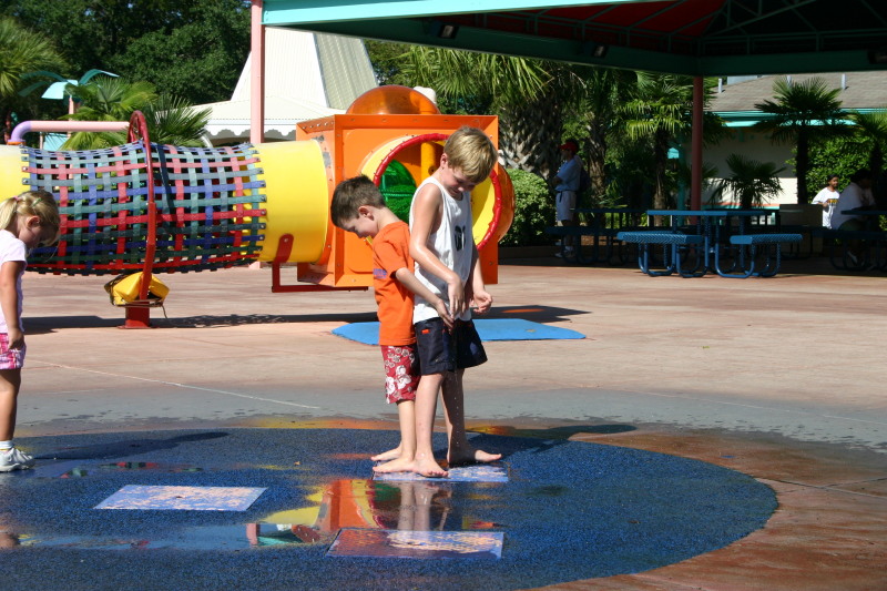 2005-09-18-Seaworld-with-Terhunes-034-Dax-Chance-Bryant.JPG