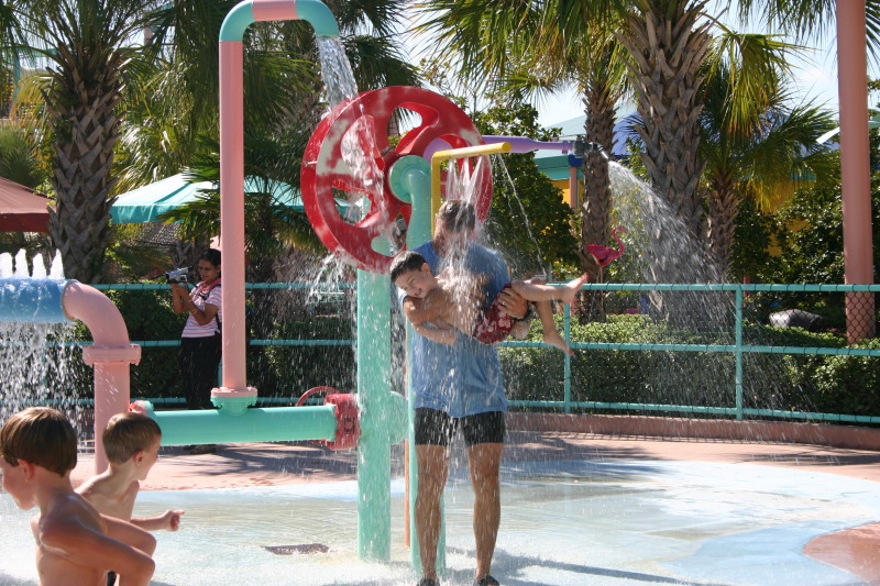 2005-09-18-Seaworld-with-Terhunes-046-Travis-Chance-Dax.JPG