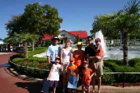 2005-09-18-Seaworld-with-Terhunes-010-Chance-Bryant-Travis-Suzi-Dax-Bryce-Bill-Vava.JPG