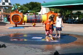2005-09-18-Seaworld-with-Terhunes-029-Dax-Chance-Bryant.JPG